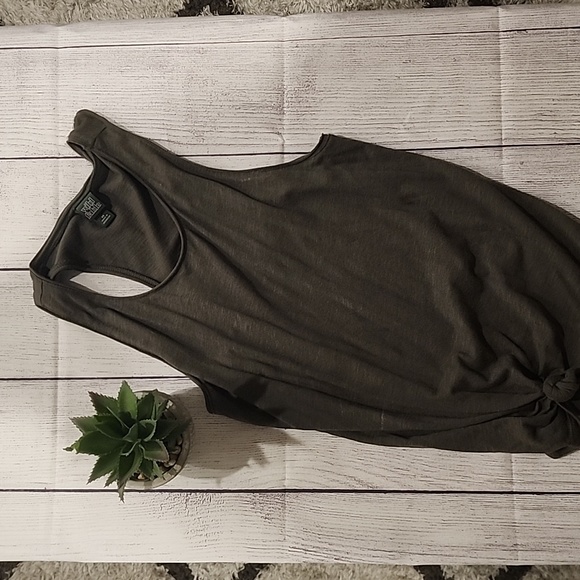 Wild Fable Tank Tops - Picture 3 of 6